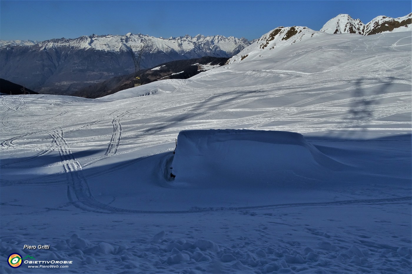 74 Baita sommersa dalla abbondante neve.JPG